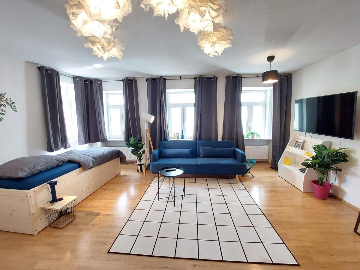 Ferienwohnung Viel Platz Fuer Gruppen Inkl. Waschmaschine, Hochstuhl Und Playstation Mitten In Der Altstadt Amberg Exterior foto